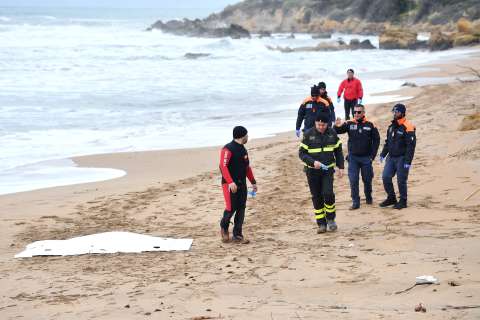 Al menos 500 migrantes se encuentran varados en las costas italianas: OIM