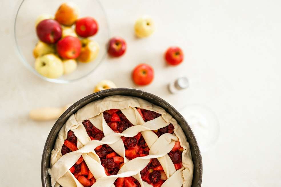 Sigue el paso a paso y disfruta de una torta de manzana casera.