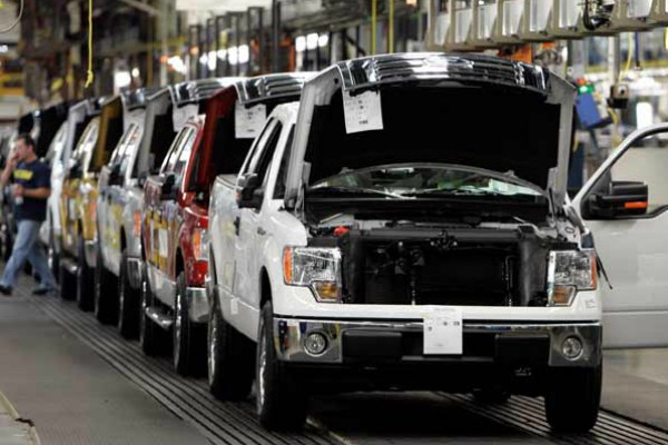 Comerciantes prevén ventas de 300 mil vehículos en 2015