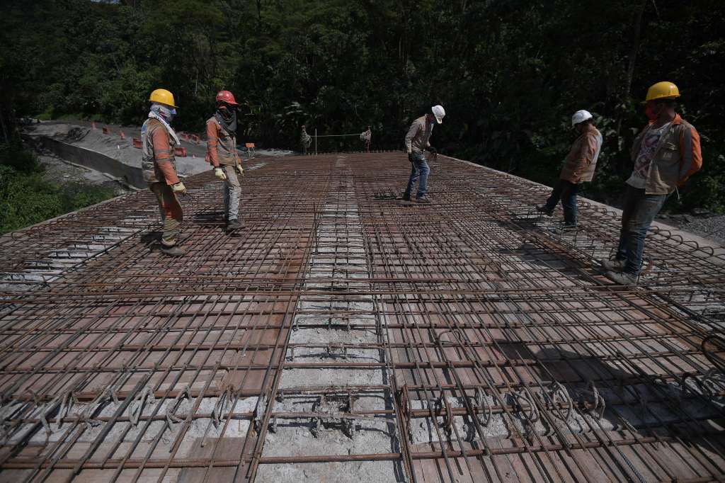 La concesión de la Transversal del Sisga es uno de los proyectos que han retomado obras después de que el Gobierno Nacional autorizara la reactivación del sector de construcción y luego de que la Agencia Nacional de Infraestructura (ANI) avalara el protocolo de bioseguridad presentado para el manejo del Covid-19. Así se trabaja hoy por hoy en esta vía de 137 kilómetros que atraviesa doce municipios desde el sector del Sisga, en Cundinamarca, hasta Sabanalarga, Casanare.