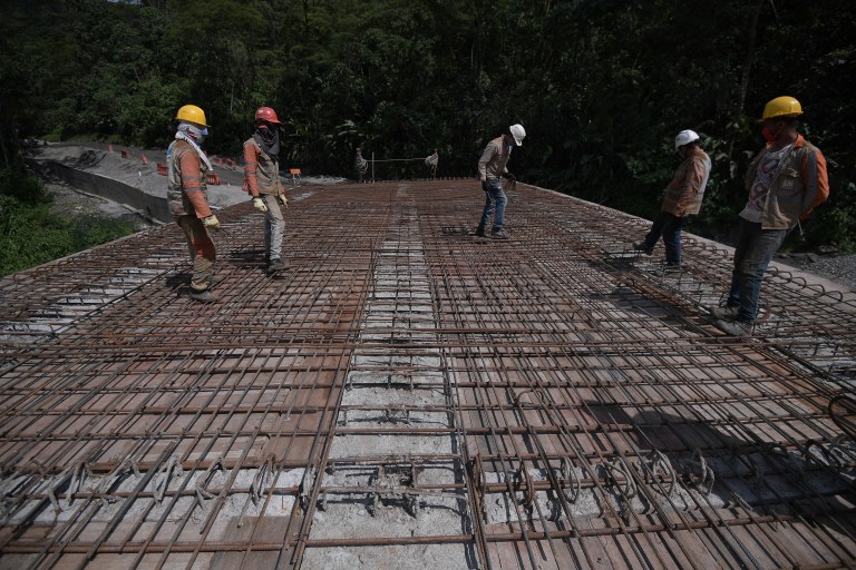 Contraloría emitió 460 alertas por $34 billones en obras de infraestructura