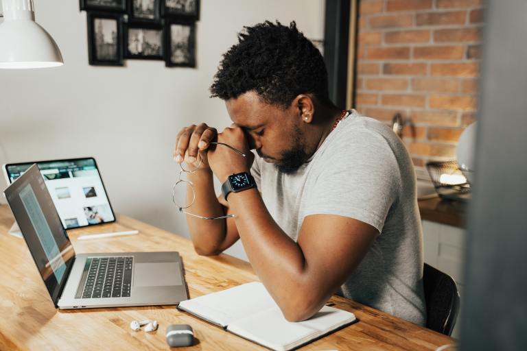 Trabajo en casa: ¿cuándo se incurre en acoso laboral?