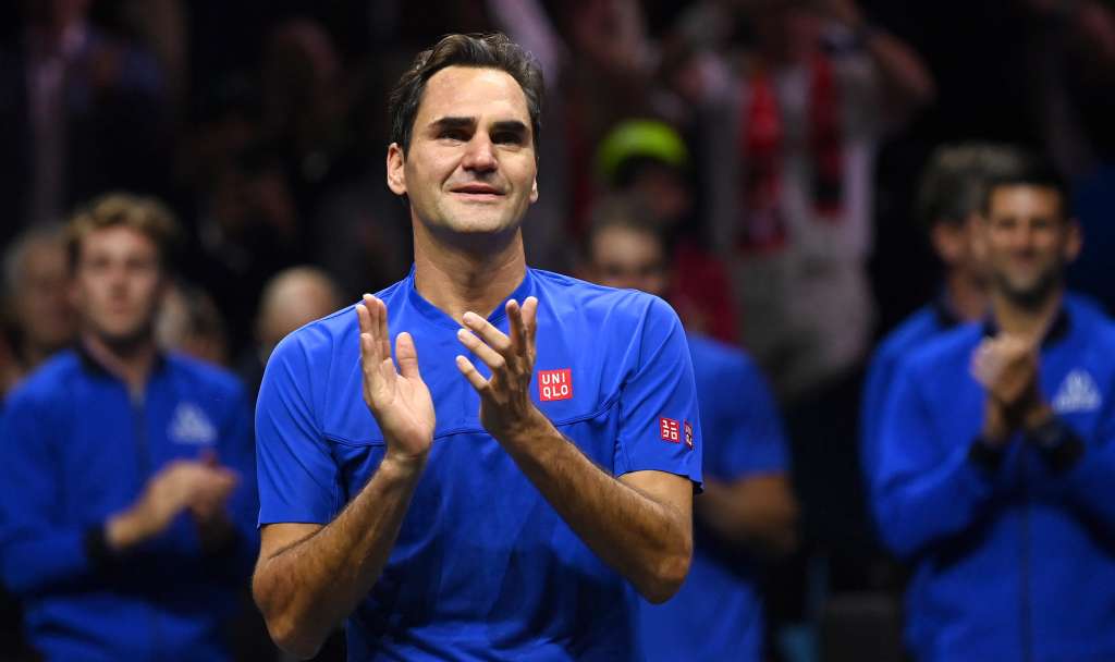 London (United Kingdom), 23/09/2022.- Team Europe player Roger Federer of Switzerland applauds the crowd after playing the doubles match with Rafael Nadal of Spain against Team World double Jack Sock of the US and Frances Tiafoe of the US on the first day of the Laver Cup tennis tournament in London, Britain, 23 September 2022. The match was Federer's last game before retirement. (Tenis, Francia, España, Suiza, Reino Unido, Londres) EFE/EPA/ANDY RAIN