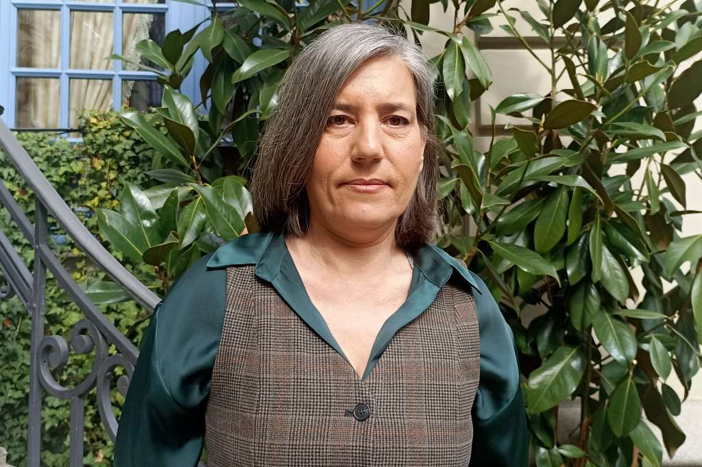 MADRID, 25/02/2024.- La escritora española Lea Vélez, en una imagen cedida por la autora. "La literatura tiene el valor de fijar en la memoria las emociones de un momento dado de la historia, no tanto la información oficial, sino las emociones personales", afirma en una entrevista con EFE Vélez sobre su más reciente novela, 'La hija de Gardel', enmarcada en la dictadura militar argentina (1976-1979). EFE/ -SOLO USO EDITORIAL/SOLO DISPONIBLE PARA ILUSTRAR LA NOTICIA QUE ACOMPAÑA