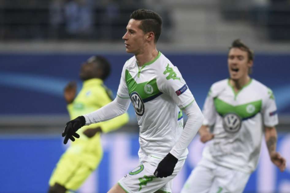 Julian Draxler anotó dos goles en la victoria del Wolfsburgo 2-3 sobre el Gent. / AFP