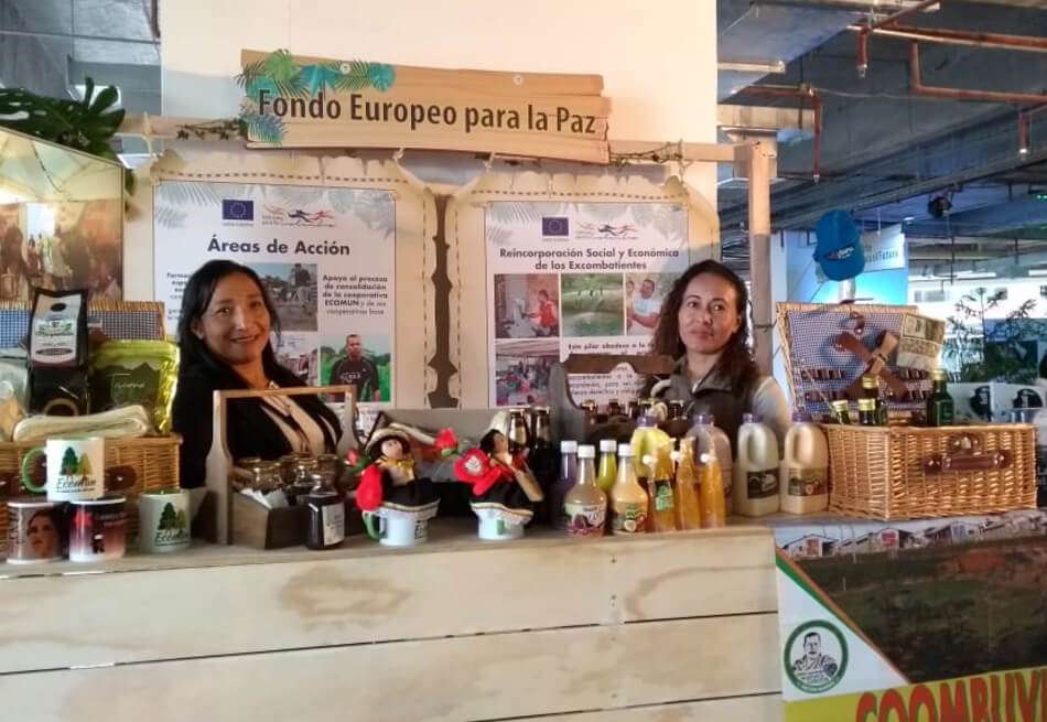 Mujeres de zonas afectadas por el conflicto de Chocó, Cauca y Meta están presentes en la feria exponiendo los productos que han elaborado como parte de proyectos autosostenibles en sus territorios. / Cortesía