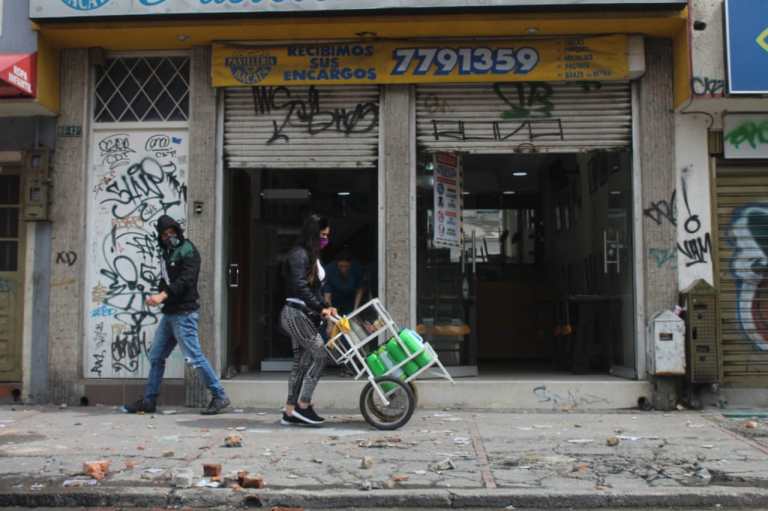 Pues se pone en grave riesgo a los empleados y retrasa la reactivación productiva, la recuperación del empleo y el ingreso de miles de familias.