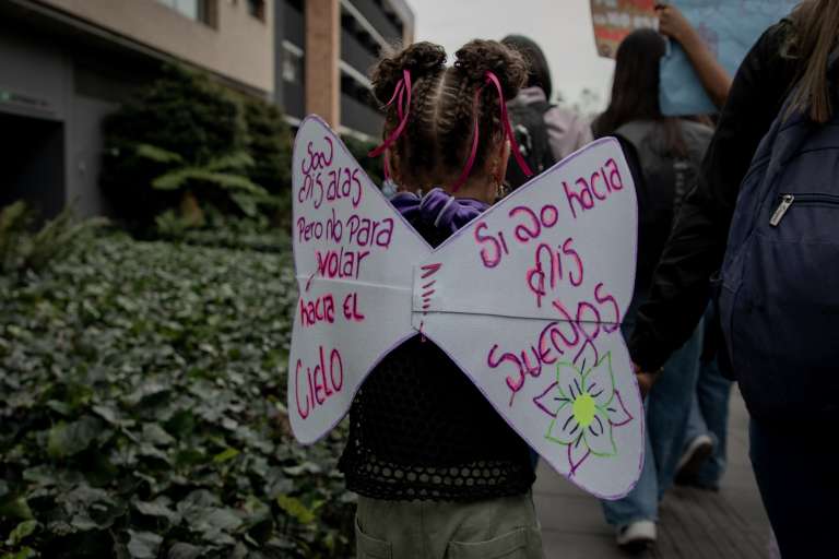 Marchantes que salieron a las calles este este sábado 8 de marzo desde la Calle 45 con carrera Séptima hasta la Plazoleta del Concejo de Bogotá en el marco de la conmemoración del Día Internacional de la Mujer