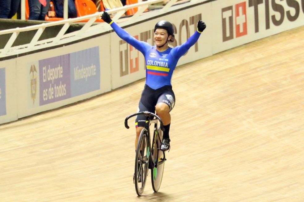 Martha Bayona celebra en el Velódromo Alcides Nieto Patiño.