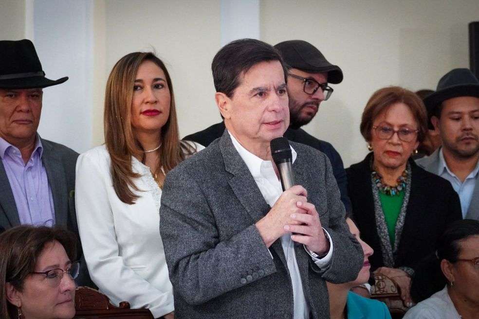 Juan Fernando Cristo y parte de la bancada del Pacto Histórico durante la radicación de la ley ordinaria de la Jurisdicción Agraria
