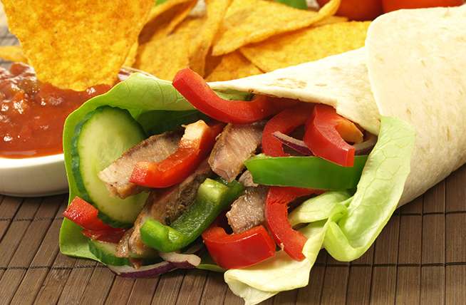Fajitas de cerdo con pimentón y salsa roja, una receta para todos los días