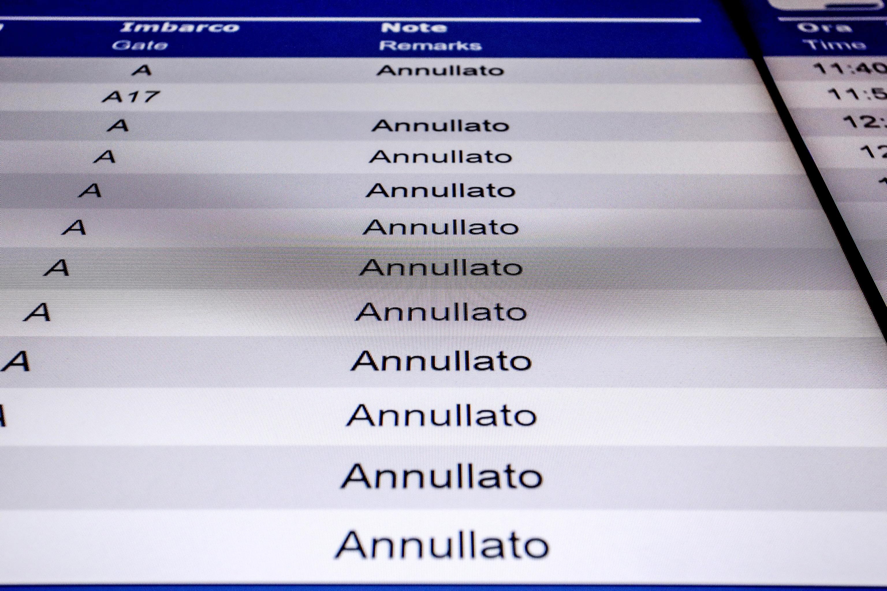 Milan (Italy), 15/07/2023.- A board with canceled flights at Linate airport during a strike by Italian air-transport workers, in Milan, Italy, 15 July 2023. According to consumer association Codacons, some around 25,0,000 passengers were affected as around 1,000 flights were cancelled due to strike by Italian air-transport workers. The strike by ground staff at airports, handling and check-in services begins at 10am and will last until 6pm. (Italia) EFE/EPA/MOURAD BALTI TOUATI