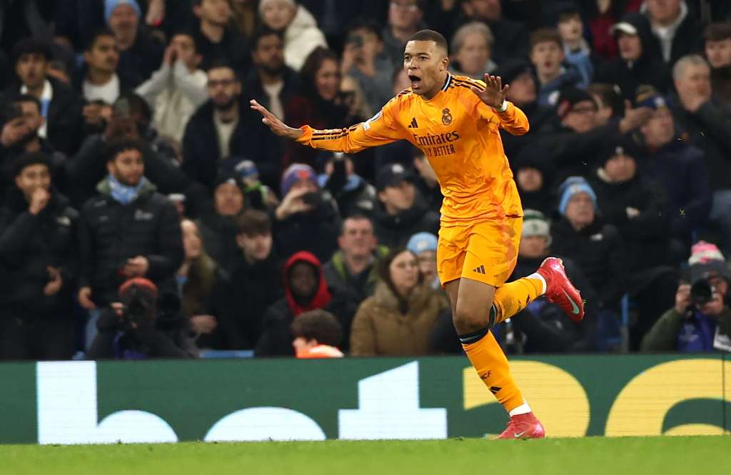 MANCHESTER (United Kingdom), 11/02/2025.- Kylian Mbappe of Real Madrid celebrates after scoring the 1-1 during the UEFA Champions League knockout phase play-offs 1st leg match between Manchester City and Real Madrid, in Manchester, Britain, 11 February 2025. (Liga de Campeones, Reino Unido) EFE/EPA/ADAM VAUGHAN