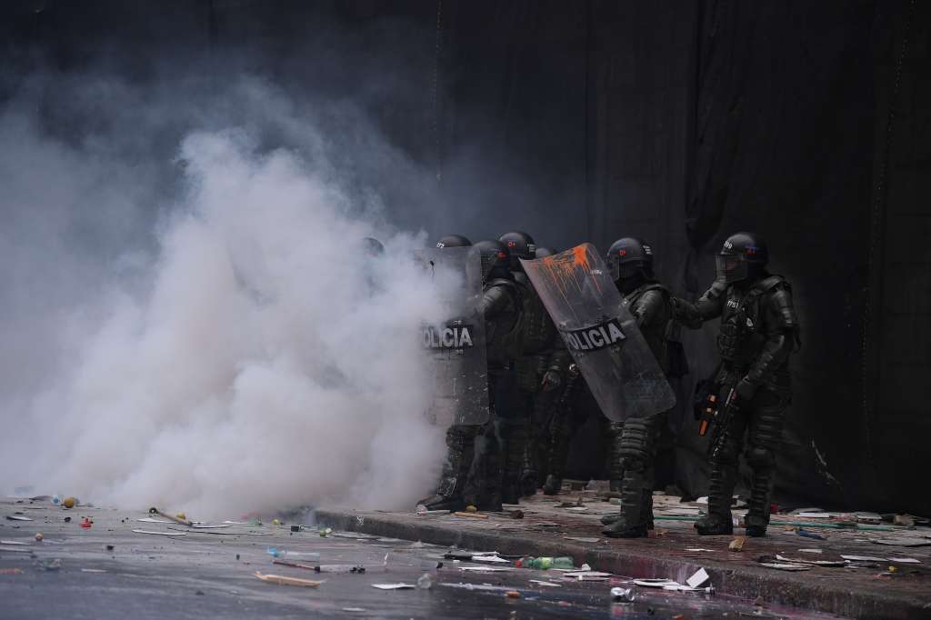 Marchas y movilizaciones de diferentes sectores contra el gobierno de Iván Duque, actos que terminaron en enfrentamientos con el ESMAD en el centro de Bogotá.