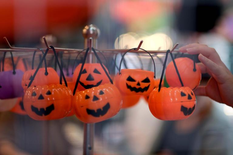13 ideas fáciles de disfraces LGBTIQ+ en pareja para Halloween