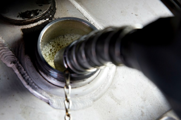 Gasolina más cara desde este viernes: en Bogotá subió $91
