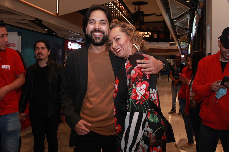 Fabián Copete y Aída Morales. Película Doctor Strange en el Multiverso de la Locura