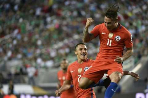 Chile aplastó a México y será rival de Colombia en semifinales