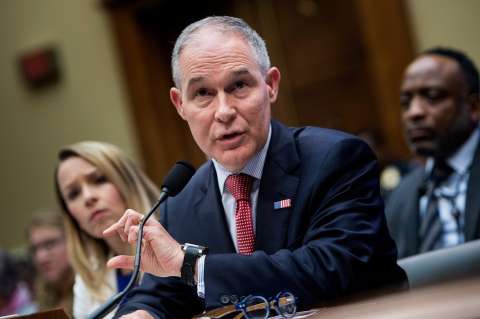 ¿Quién es Scott Pruitt, el ministro de Protección Ambiental que le renunció a Trump?