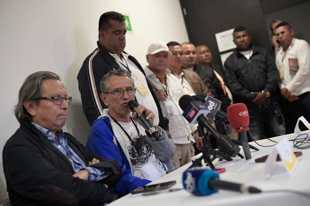 Rueda de prensa anunciando el proceso de paz entre el gobierno y la disidencia denominada "Coordinadora Nacional Ejército Bolivariano", grupo que se separó de la Segunda Marquetalia, de Iván Márquez.