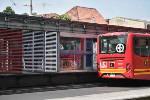 Bus de Transmilenio atropelló a peatón y se retrasó operación en Portal Américas