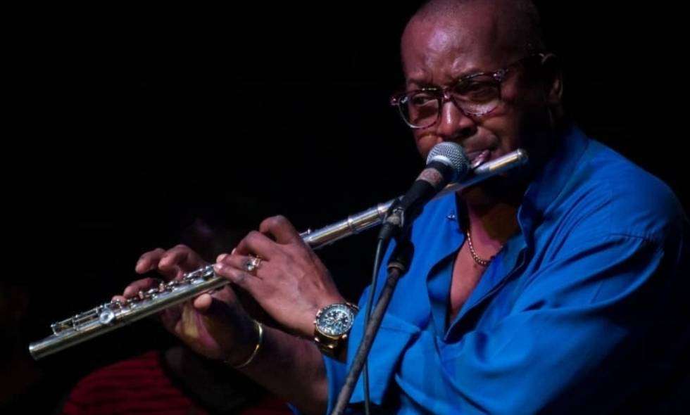 José Luis Cortés es un músico cubano.