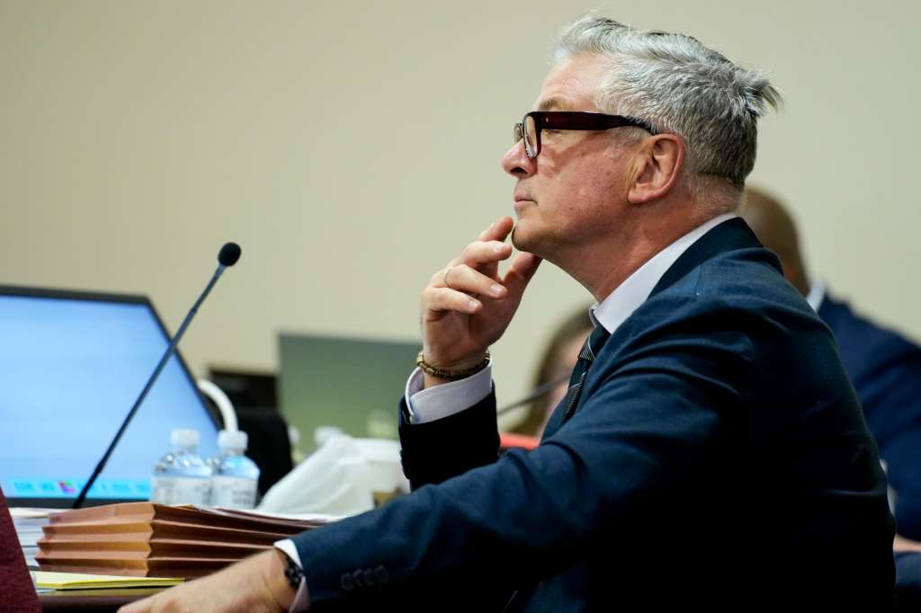 Santa Fe (United States), 11/07/2024.- US actor Alec Baldwin attends his manslaughter trial for the 2021 fatal shooting of cinematographer Halyna Hutchins during filming of the Western movie 'Rust,' in Santa Fe, New Mexico, USA, 11 July 2024. Baldwin is facing a single charge of involuntary manslaughter in the death of cinematographer Halyna Hutchins, killed on the set of the film 'Rust' in October 2021. He faces up to 18 months in prison if convicted. (Cine) EFE/EPA/RAMSAY DE GIVE / POOL