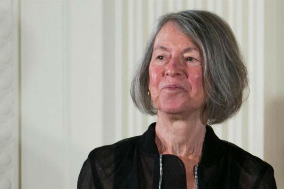 Louise Glück, Premio Nobel de Literatura 2020: "No solo está comprometida con los errores y las condiciones cambiantes de la vida, sino que también es una poeta del cambio radical y el renacimiento, donde el salto adelante se da desde un profundo sentimiento de pérdida", escribió Anders Olsson, presidente del Comité Nobel.