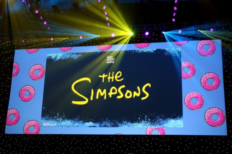 Apu no saldrá de «Los Simpson» a pesar de la polémica racial
