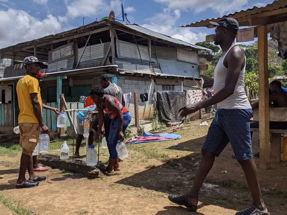 Bajo Chiquito es una comunidad indígena Embera Wounaan. Con el aumento de la llegada de migrantes a través del Darién, esta comunidad de alrededor de 400 habitantes se ha visto abrumada.