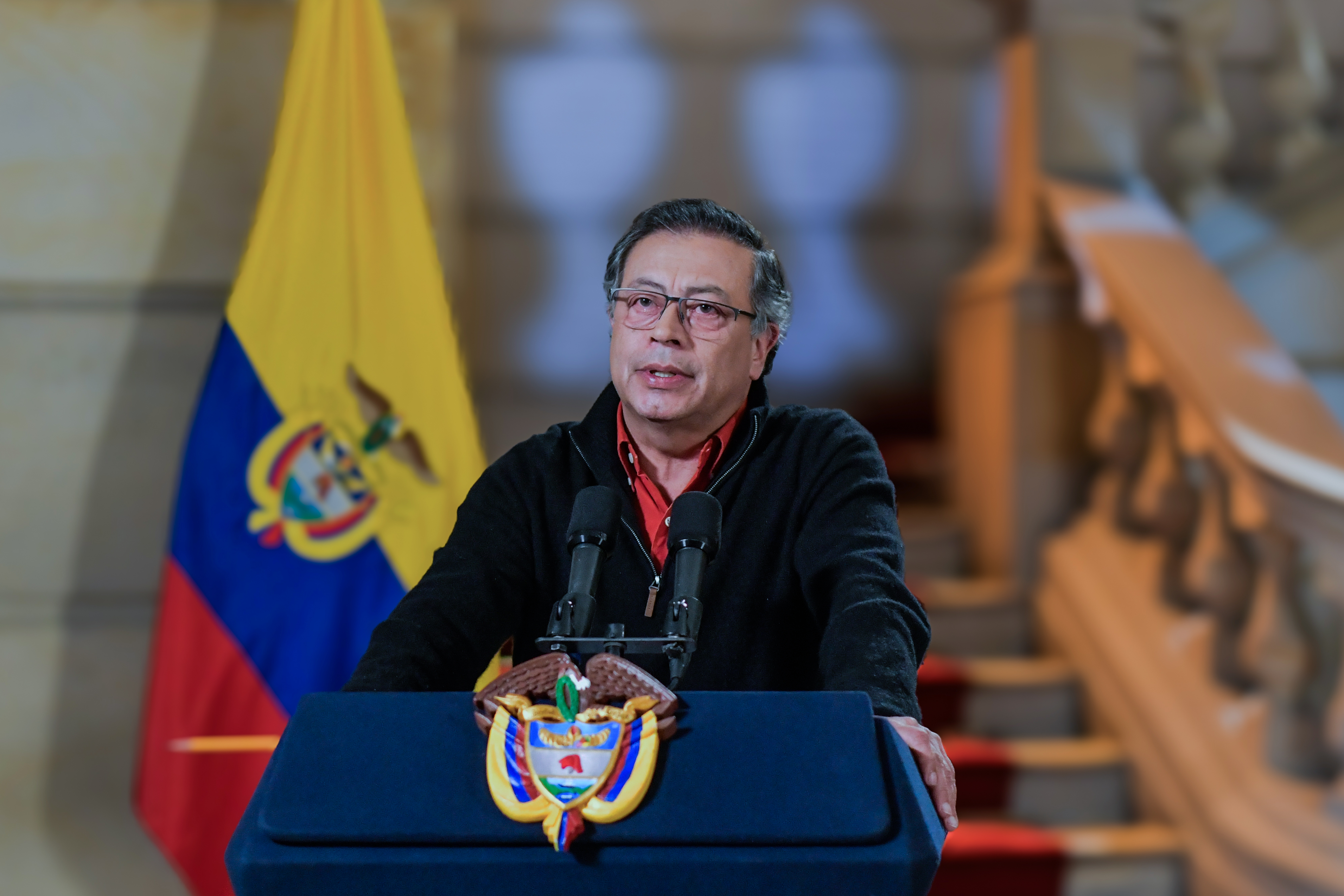 BOG400 BOGOTÁ (COLOMBIA), 04/09/2024.- Fotografía cedida por la presidencia de Colombia que muestra al mandatario colombiano, Gustavo Petro, mientras habla durante una alocución televisada este miércoles en Bogotá (Colombia). El presidente de Colombia, Gustavo Petro, reveló este miércoles que la agencia de inteligencia policial compró el software Pegasus, usado por varios Gobiernos para espionaje político, a una empresa israelí en junio de 2021, cuando el país vivía semanas de protestas sociales. EFE/ Presidencia de Colombia /SOLO USO EDITORIAL SOLO DISPONIBLE PARA ILUSTRAR LA NOTICIA QUE ACOMPAÑA (CRÉDITO OBLIGATORIO)
