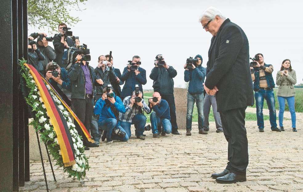 El ministro de Asuntos Exteriores alemán, Frank-Walter Steinmeier, en una ceremonia en Rusia para conmemorar los 70 años del fin de la II Guerra Mundial. /EFE