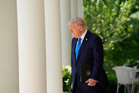Un juez le prohíbe a Trump usar una ley del siglo XVIII para expulsar venezolanos