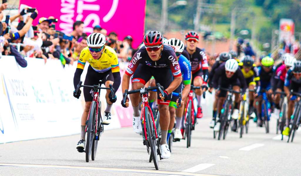 Jonathan Guatibonza se llevó la victoria en el sprint, en la segunda etapa de la Vuelta a Colombia que finalizó este domingo en Gachancipá