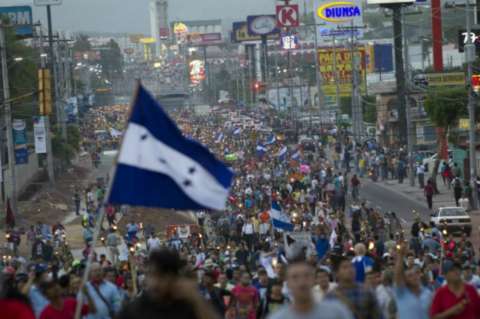 Miles de hondureños acudieron a la décima marcha contra la corrupción en el país