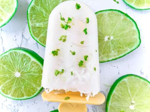 Receta refrescante: prepara paletas de limón y pepino