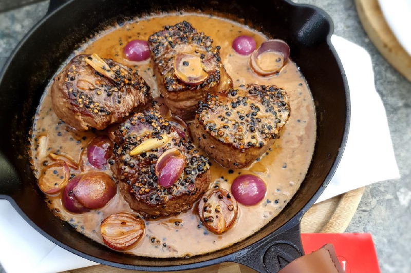 Steak pimienta.