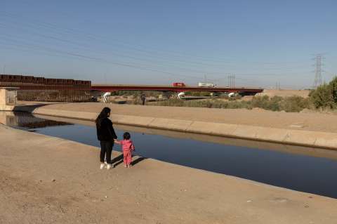 EE. UU. estudia proteger a cónyuges indocumentados de ciudadanos