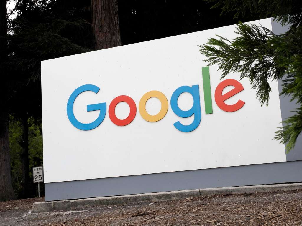 MOUNTAIN VIEW (United States), 22/07/2025.- Google signage on the headquarter campus in Mountain View, California, USA, 22 July 2025. Alphabet Inc., the parent company of Google will release its earnings on 23 July after the market closes. EFE/EPA/JOHN G. MABANGLO
