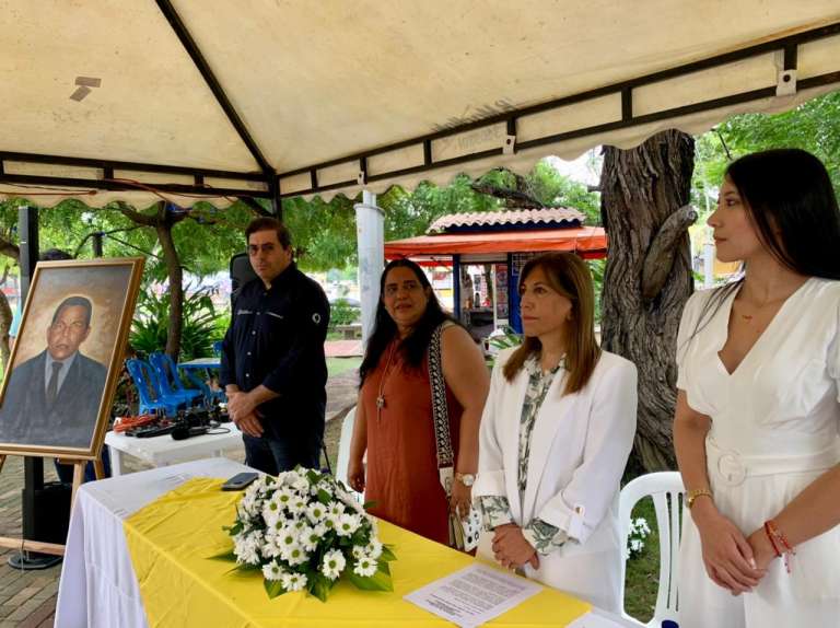 “Honramos la memoria de Jorge Freytter Romero, profesor y sindicalista cuya vida fue arrebatada injustamente hace 21 años por miembros de las Auc y agentes del Estado”, señaló Martha Zamora, nueva directora de la Agencia de Defensa del Estado.