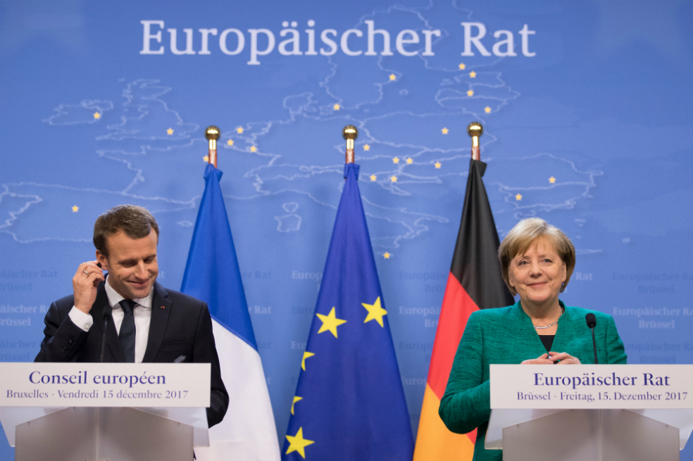 Emmanuel Macron, presidente francés y Angela Merkel, canciller alemana. / Bloomberg