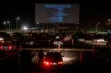 Uruguay convierte su aeropuerto principal en una sala de cine mientras permanece cerrado