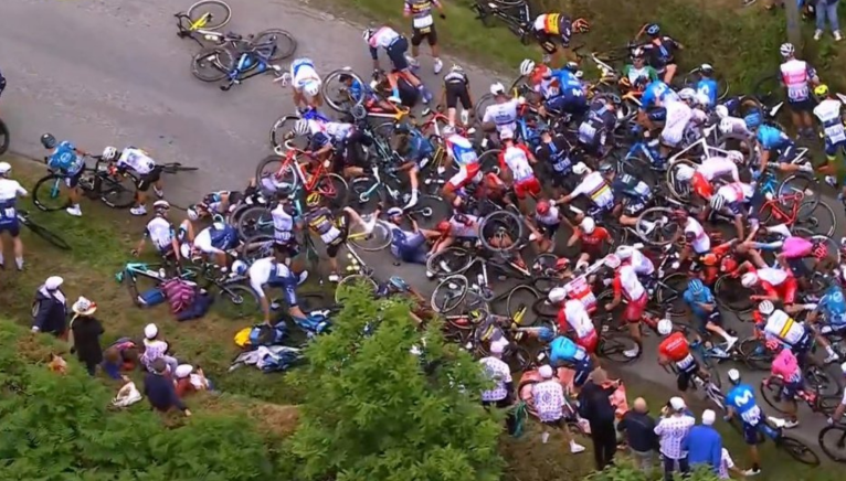 Tour de Francia 2021: aficionada que provocó caída masiva fue detenida