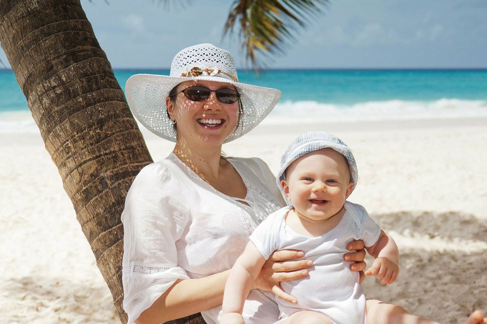 Recomendaciones para viajar con nuestros bebés a clima cálido. Viajes con bebés