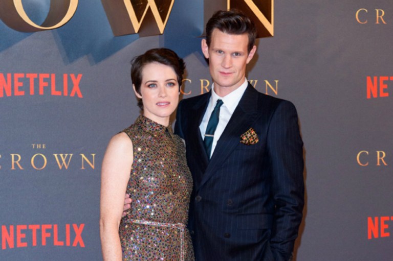 Claire Foy habla sobre su diferencia salarial con Matt Smith en «The Crown»