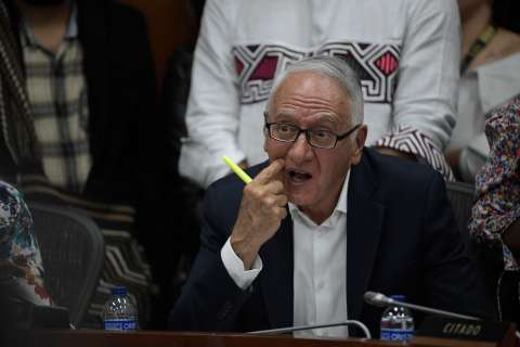 Congresistas piden declarar improcedente moción de censura contra Minsalud y aplazar debate