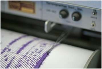 Sismo en Indonesia causa al menos 5 muertos y unos 50 heridos