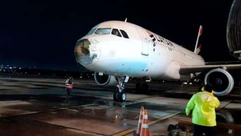 Así se vivió la turbulencia en avión que aterrizó de emergencia en Foz de Iguazú