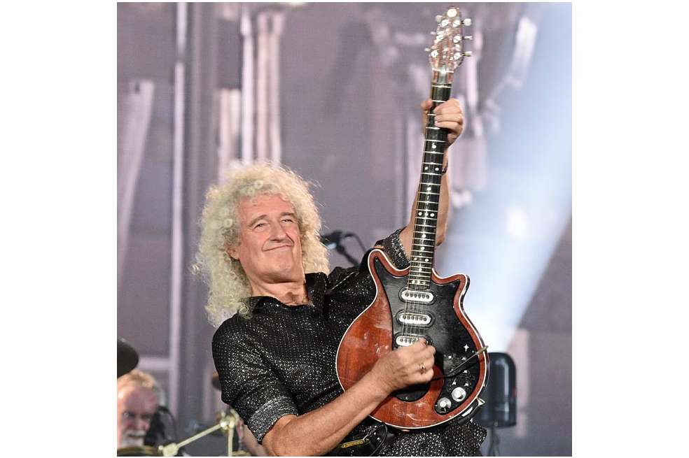 Brian May manifestó: "Todavía me estoy arrastrando por la casa, gateando con las manos y las rodillas. Desde luego ahora mismo no parezco una estrella del rock".