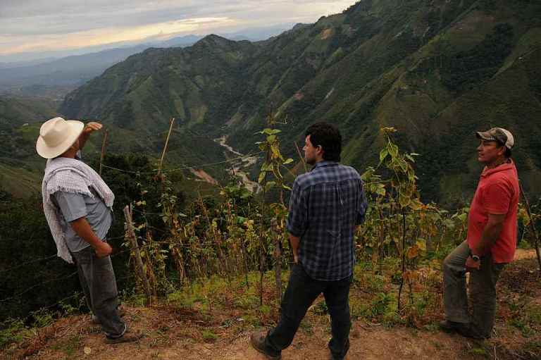 A dos familias desplazadas por las AUC les devolverán sus tierras